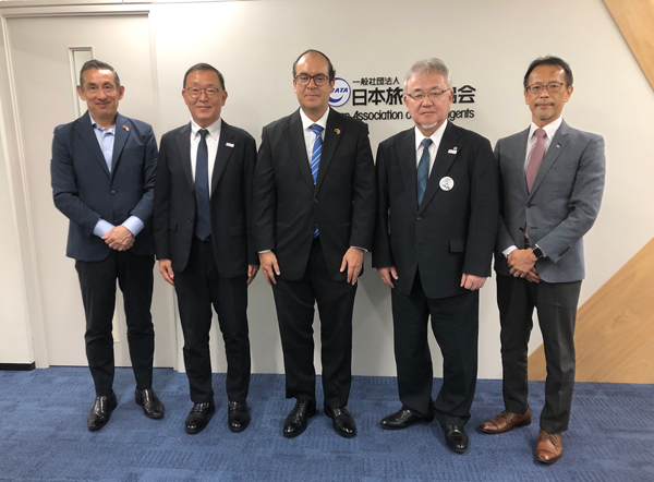 コロンビア共和国大使館の臨時代理大使ホセ・ウジョア氏らが JATAを訪問
